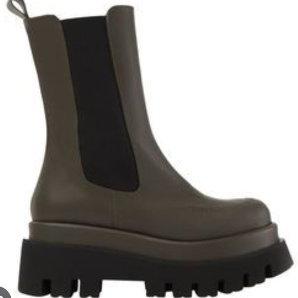 NWT Paloma Barcelo Boots